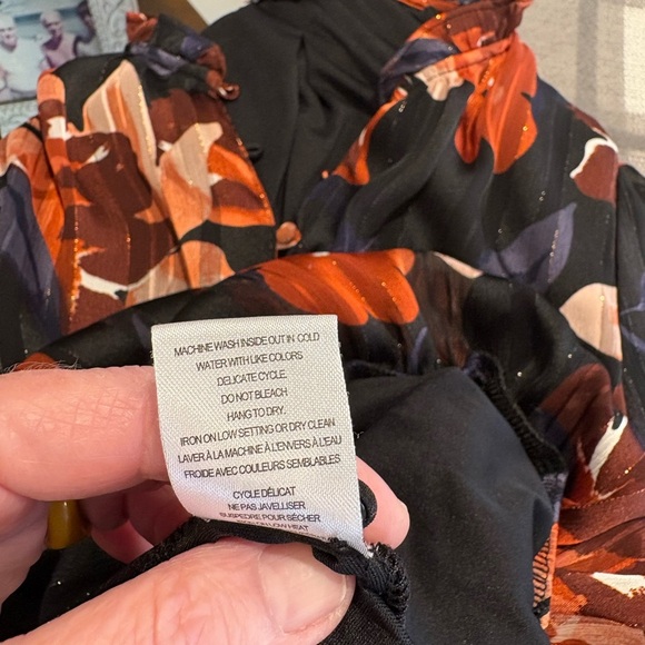 Haver London black/orange floral design pullover Blouse.  Size L - Picture 10 of 10
